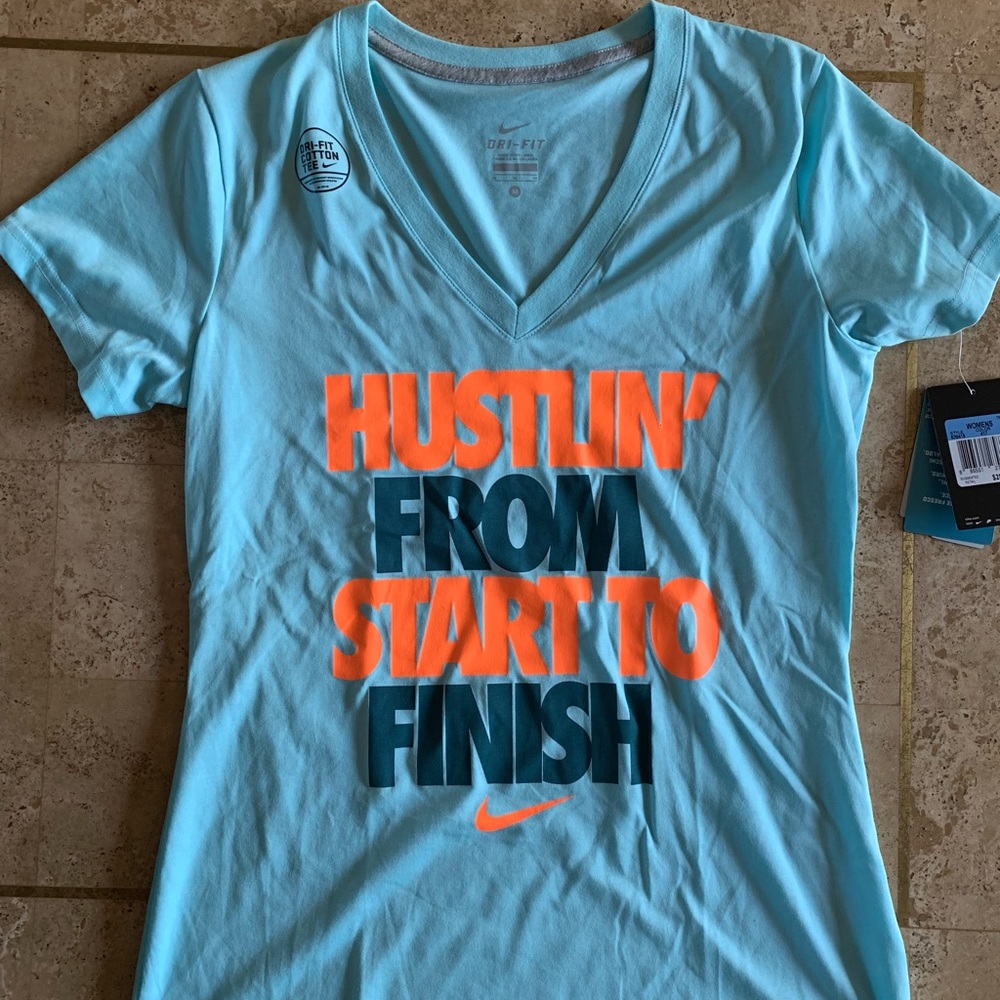 NWT Womens Nike short sleeve Dry-Fit t-shirt